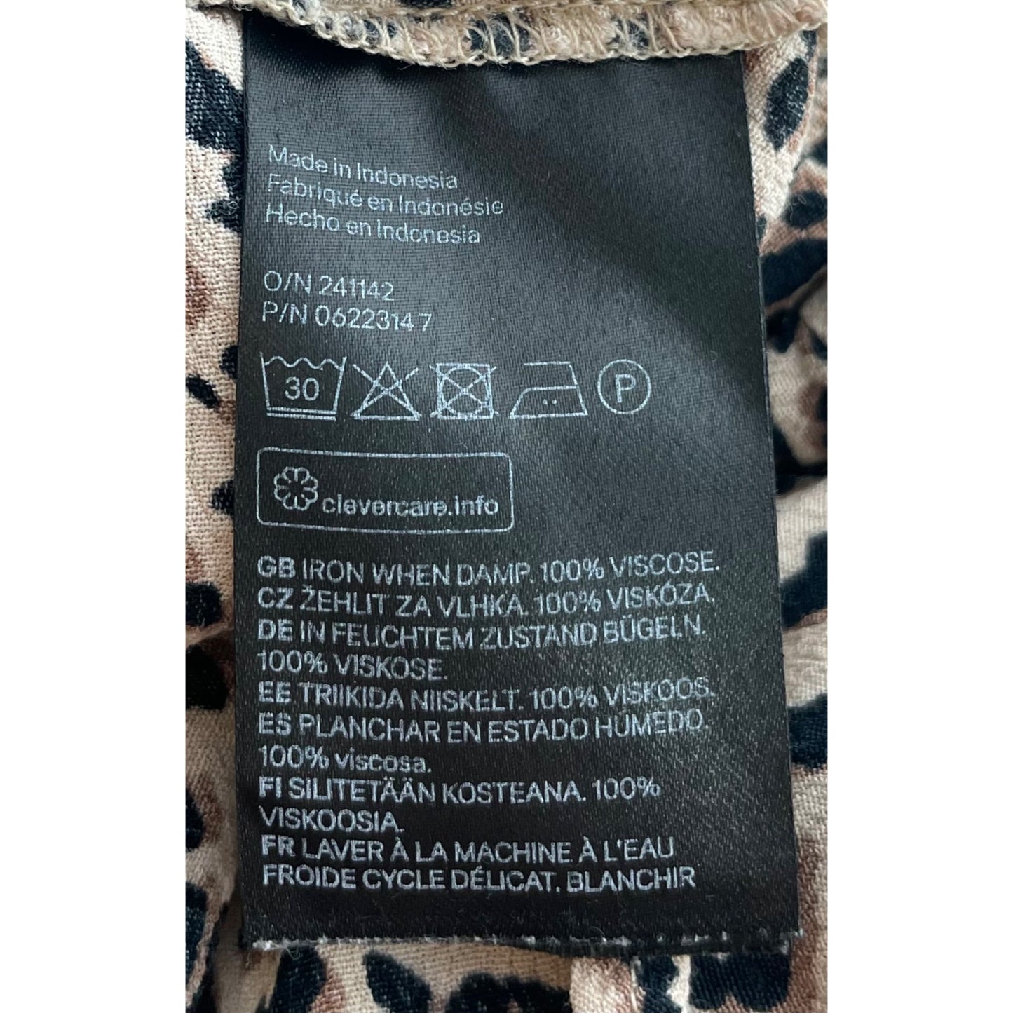 H&M Women's Size 6 Tan/Brown/Black Leopard Print Short-Sleeved Shirt