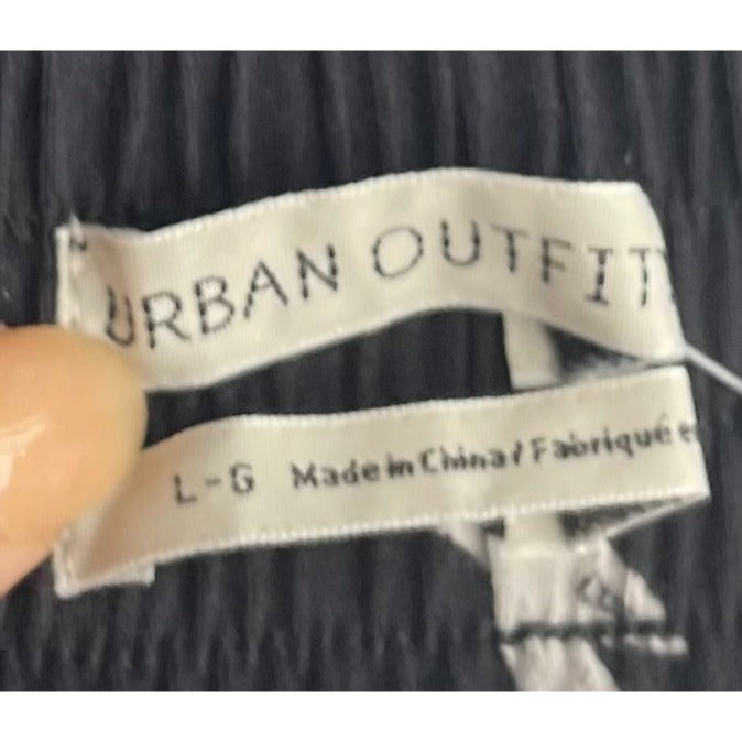 NWOT Urban Outfitters Women's Size Large Black & White Bandana Crop Top