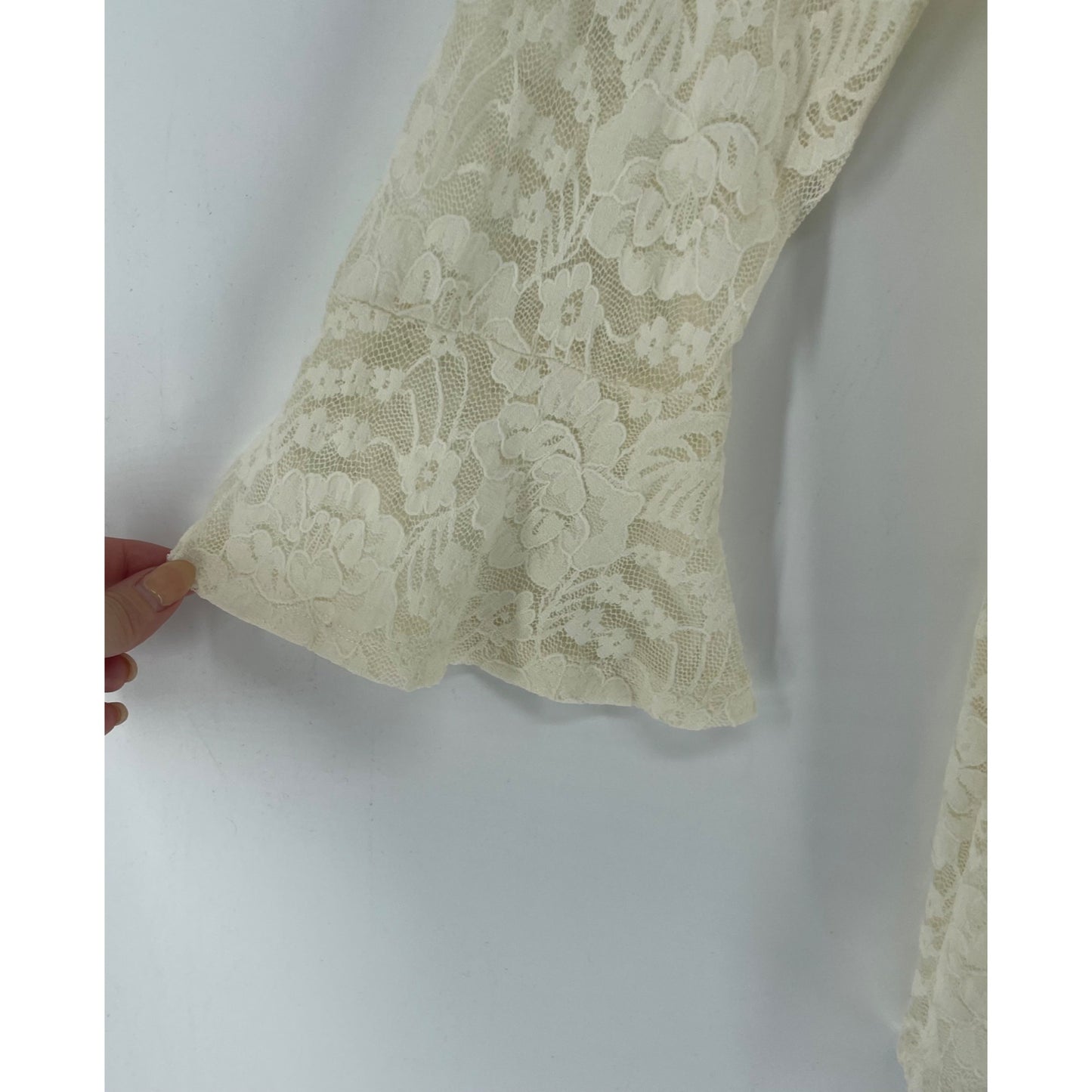 Women's Size Medium Cream Floral Lace 3/4 Quarter Length Sleeve Ruffle Bell Sleeve Top