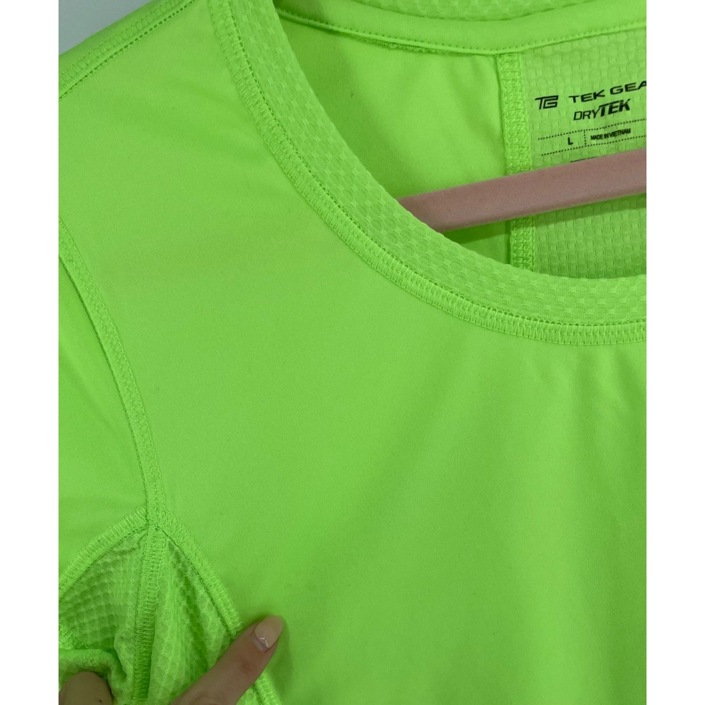 Tek Gear DryTEK Women's Size Large Neon Green/Chartreuse Crew Neck Workout T-Shirt