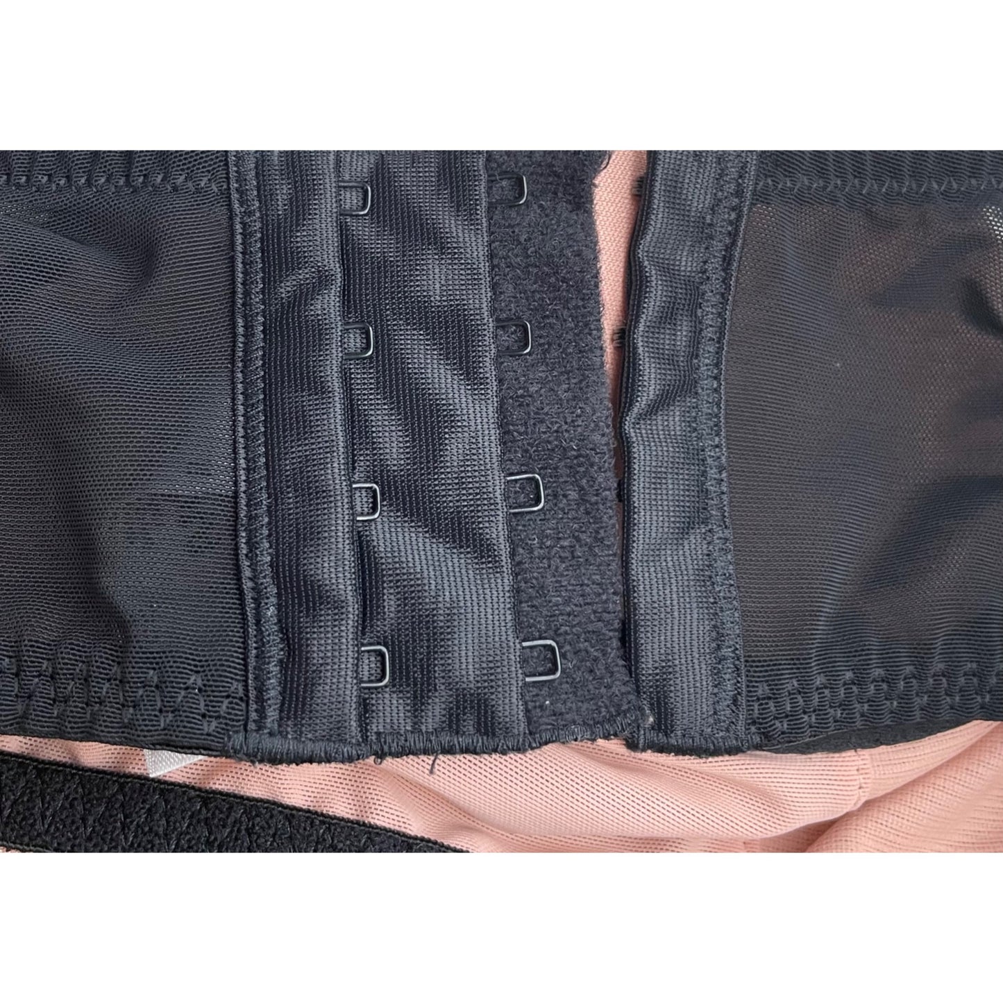 b.tempt'd by Wacoal Women's Size Medium Longline Black & Pink Lace Bra