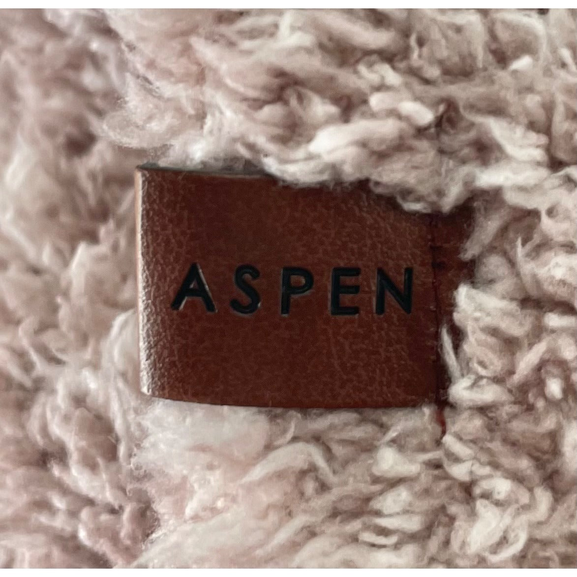 NWOT Aspen Women's Mauve Pink Cozy Plush Scarf